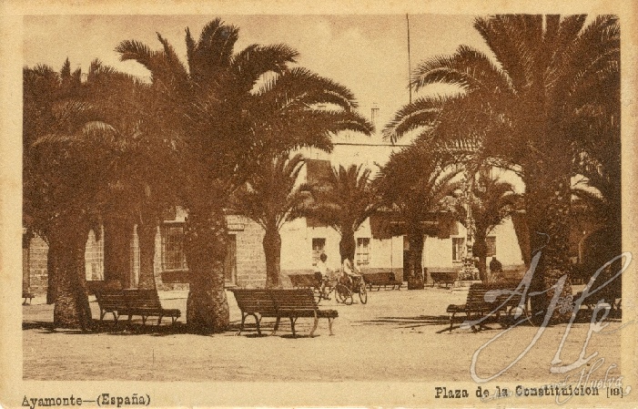 AHPH. F-001/084. Plaza de la Constitución Ayamonte (Huelva). AHPH. F-001/084. Plaza de la Constitución Ayamonte (Huelva).