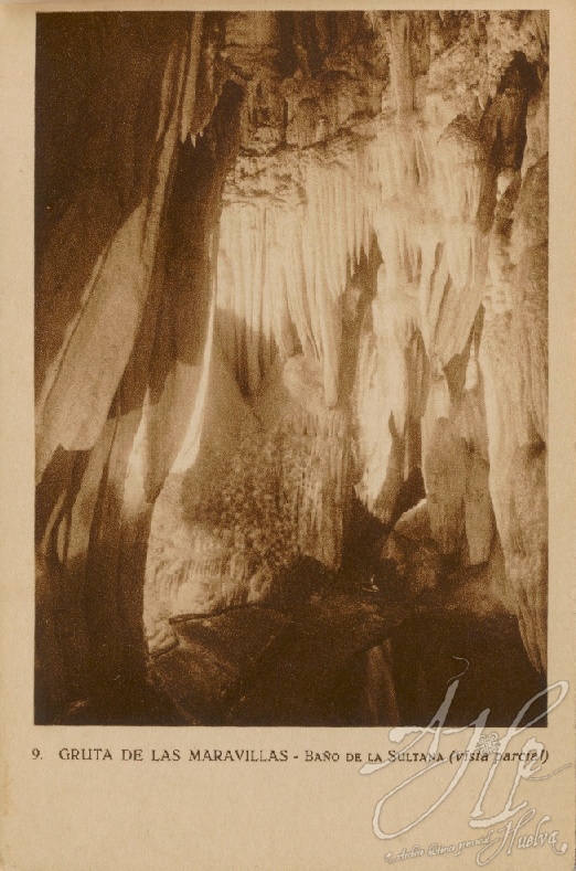 AHPH. F-001/107. Gruta de las Maravillas. Baño de la Sultana (vista parcial). Aracena (Huelva). AHPH. F-001/107. Gruta de las Maravillas. Baño de la Sultana (vista parcial). Aracena (Huelva).