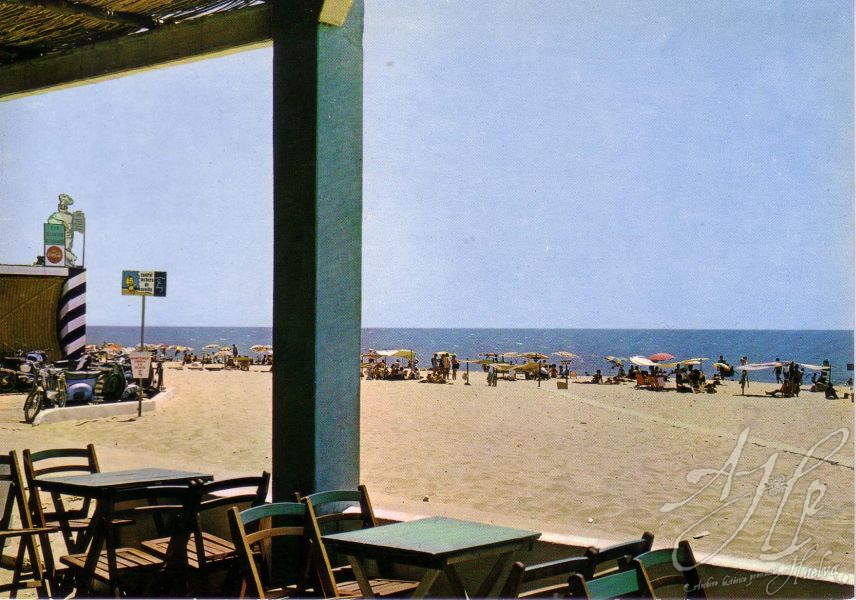 AHPH. F-001/231. Un aspecto de la playa. Isla Cristina (Huelva). AHPH. F-001/231. Un aspecto de la playa. Isla Cristina (Huelva).