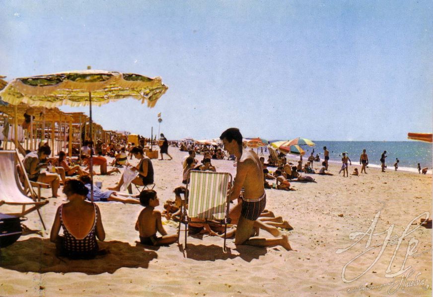 AHPH. F-001/233. Un aspecto de la playa. Punta Umbria (Huelva). AHPH. F-001/233. Un aspecto de la playa. Punta Umbria (Huelva).