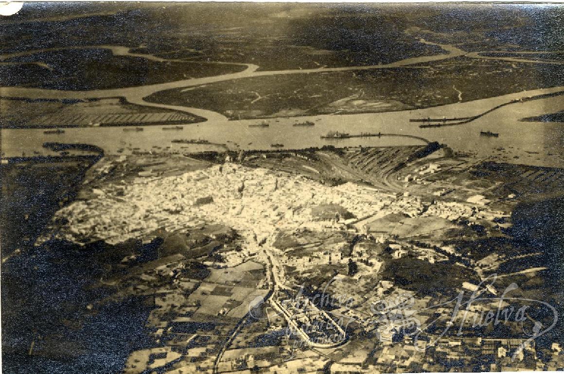 AHPH. F-001/282. Vista aérea de Huelva AHPH. F-001/282. Vista aérea de Huelva