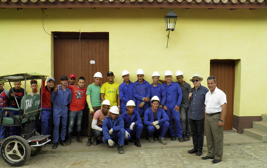 Los trabajadores que han participado en la Rehabilitación residencial en el Barrio de las Tres Cruces Los trabajadores que han participado en la Rehabilitación residencial en el Barrio de las Tres Cruces
