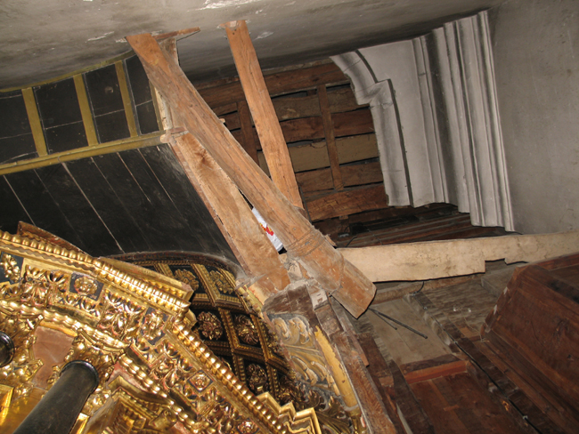 Vista de la parte posterior del Retablo Mayor. 348 Kb