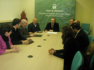 El Delegado de Economía en Jaen con representantes de las empresas incentivadas.