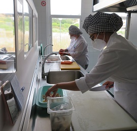 Estudiantes de la Escuela de Hostelería de Islantilla durante su formación