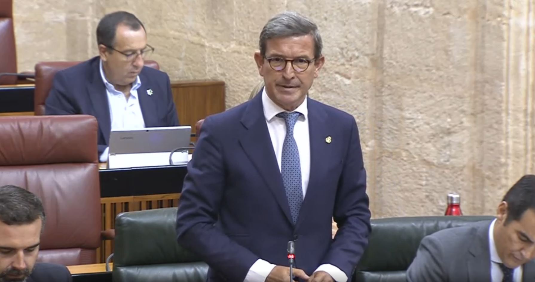 El consejero de Política Industrial y Energía, Jorge Paradela, en el Parlamento andaluz.