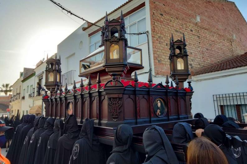 Paso procesional realizado en madera
