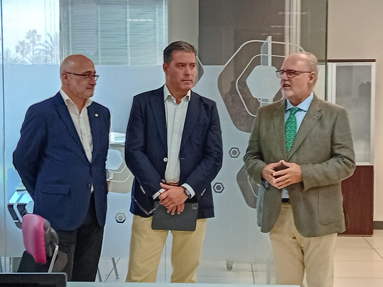 El viceconsejero de Salud y Consumo visita las instalaciones de la Fundación Progreso y Salud