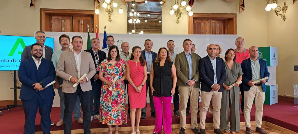 La consejera con los alcaldes almerienses con municipios que reciben ayudas para eliminar fugas de agua en sus redes de abastecimiento