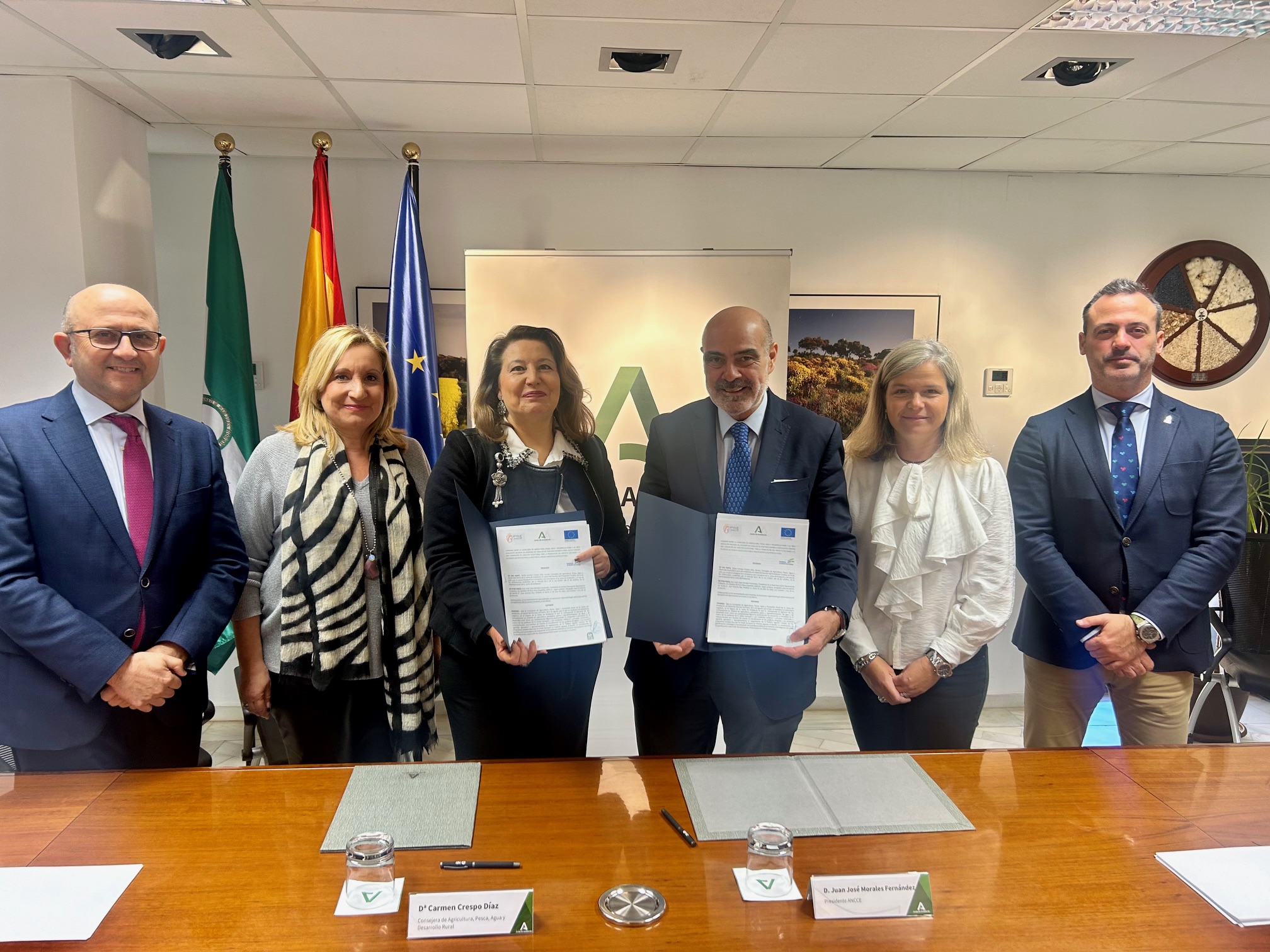 Firma del convenio entre Consejería y Ancce