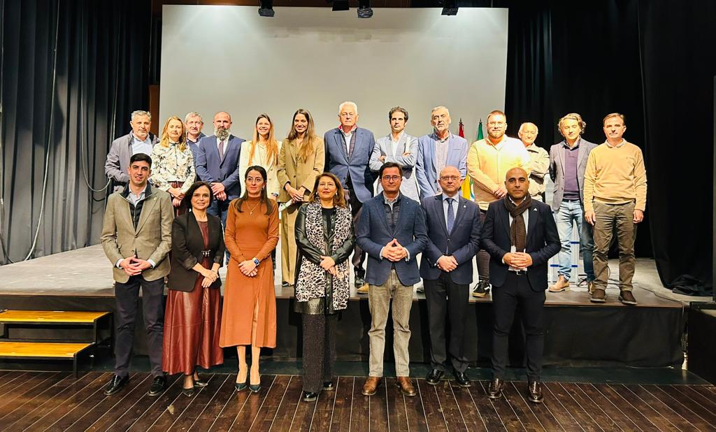 Foto de familia en el acto de entrega de las ayudas para la modernización de invernaderos en El Ejido.
