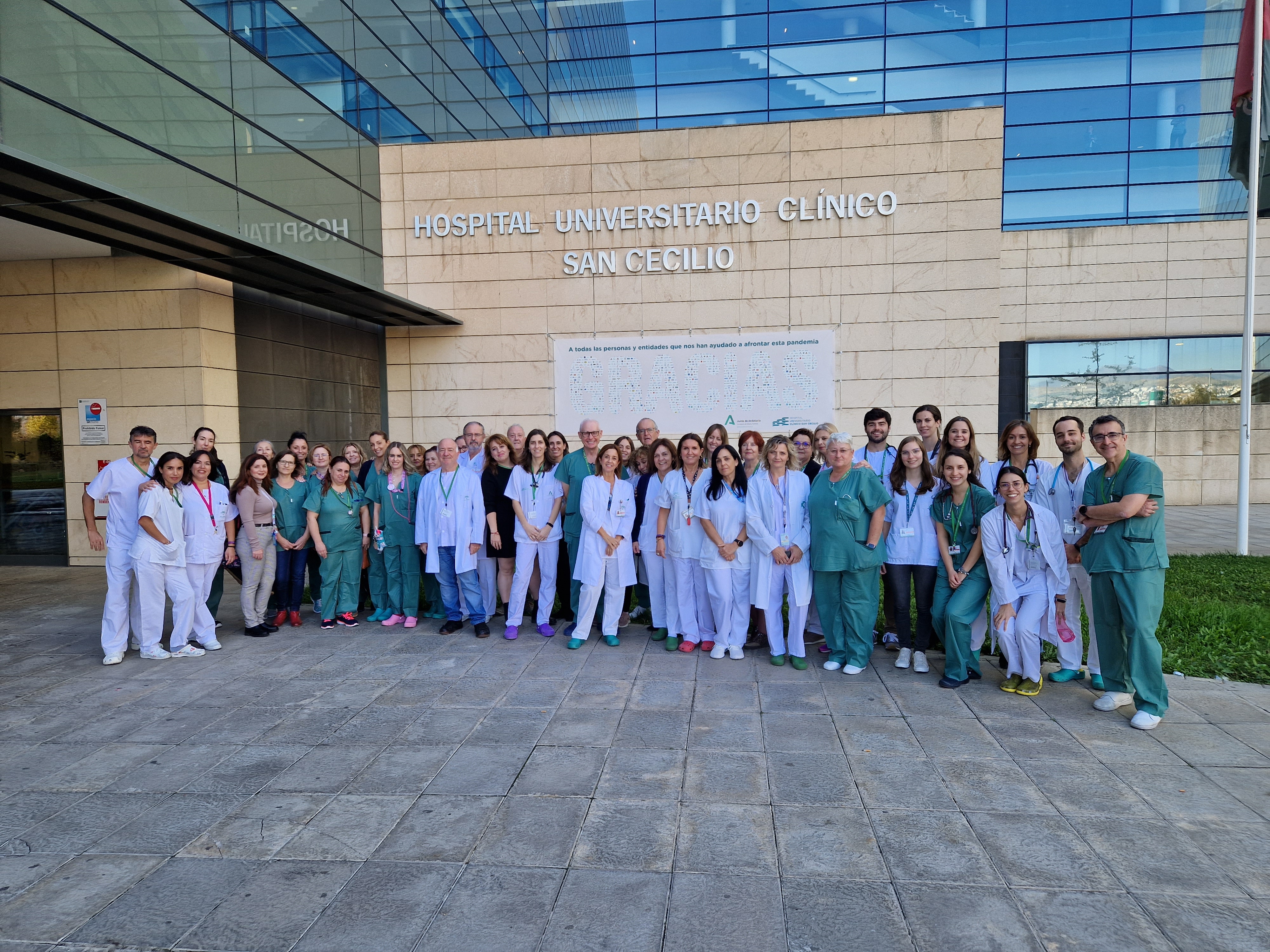 Entrega de certificación a las unidades de Laboratorios y Neumología del HU San Cecilio_011223