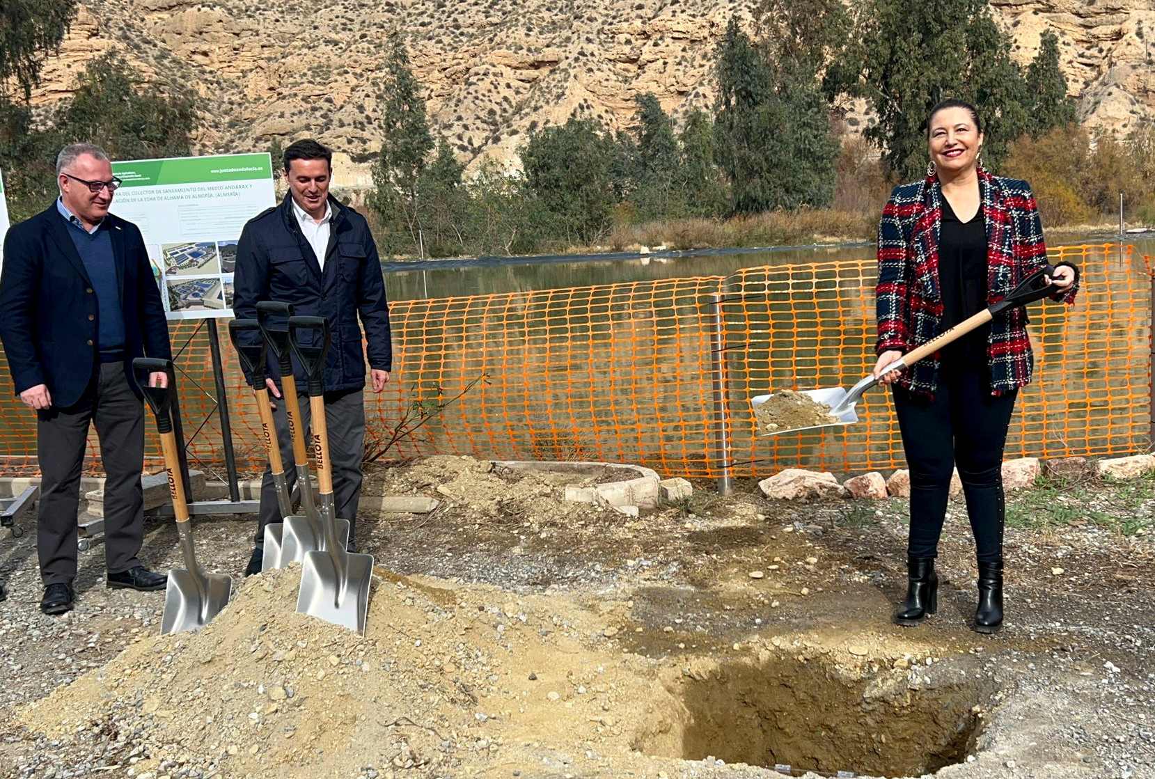 Carmen Crespo coloca la primera piedra de la EDAR de Alhama de Almería