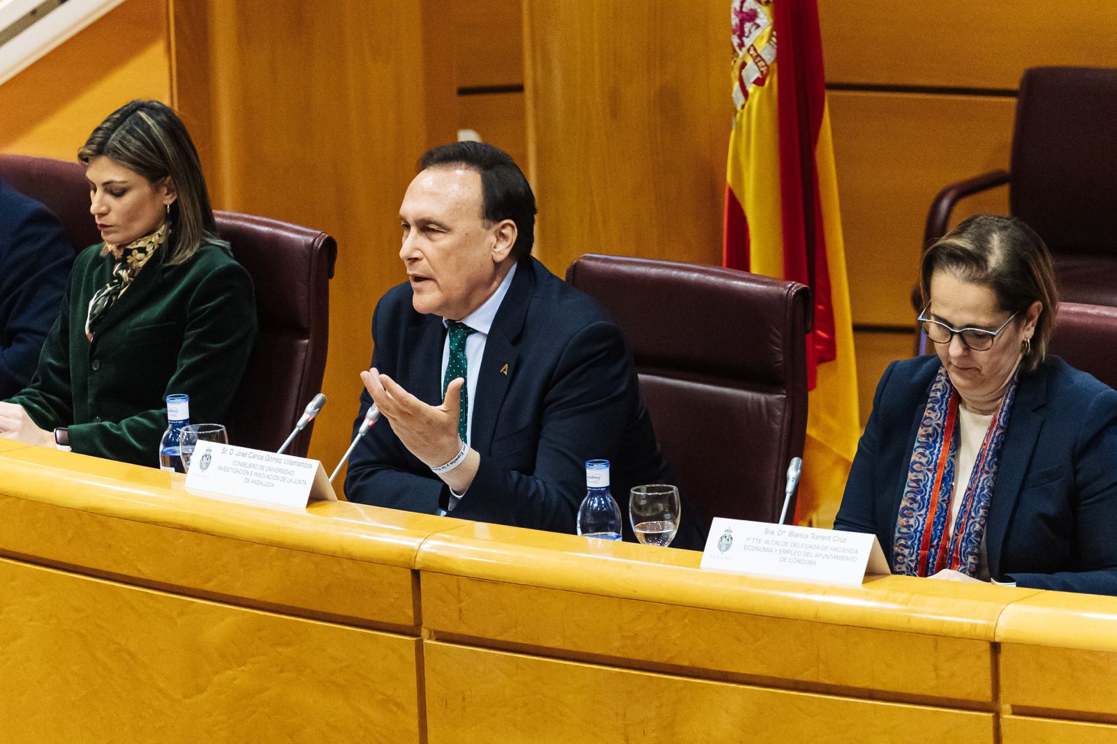 Villamandos participa en el Senado en el Foro Infodefensa 