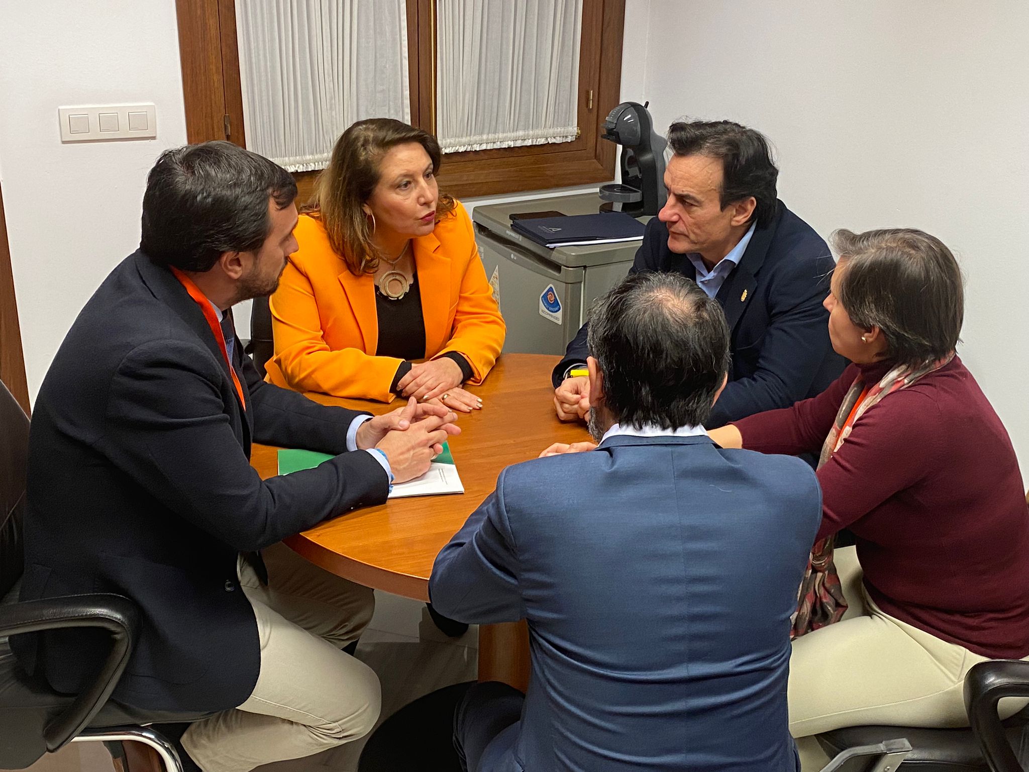 foto de archivo de reunión de la consejera Carmen Crespo con el alcalde de Jaén