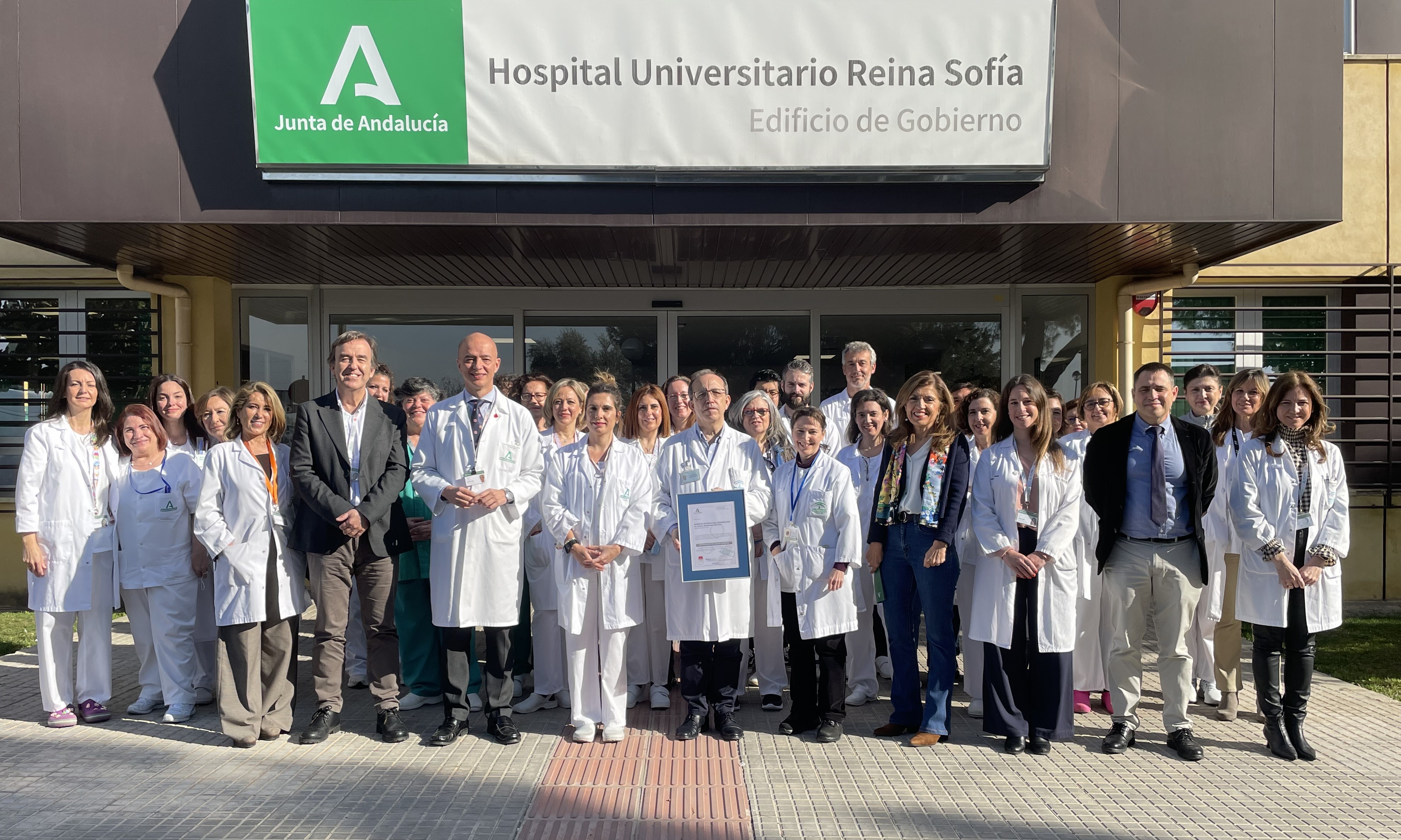 Entrega de la certificación de calidad a la UGC Microbiología del HU Reina Sofía_050224