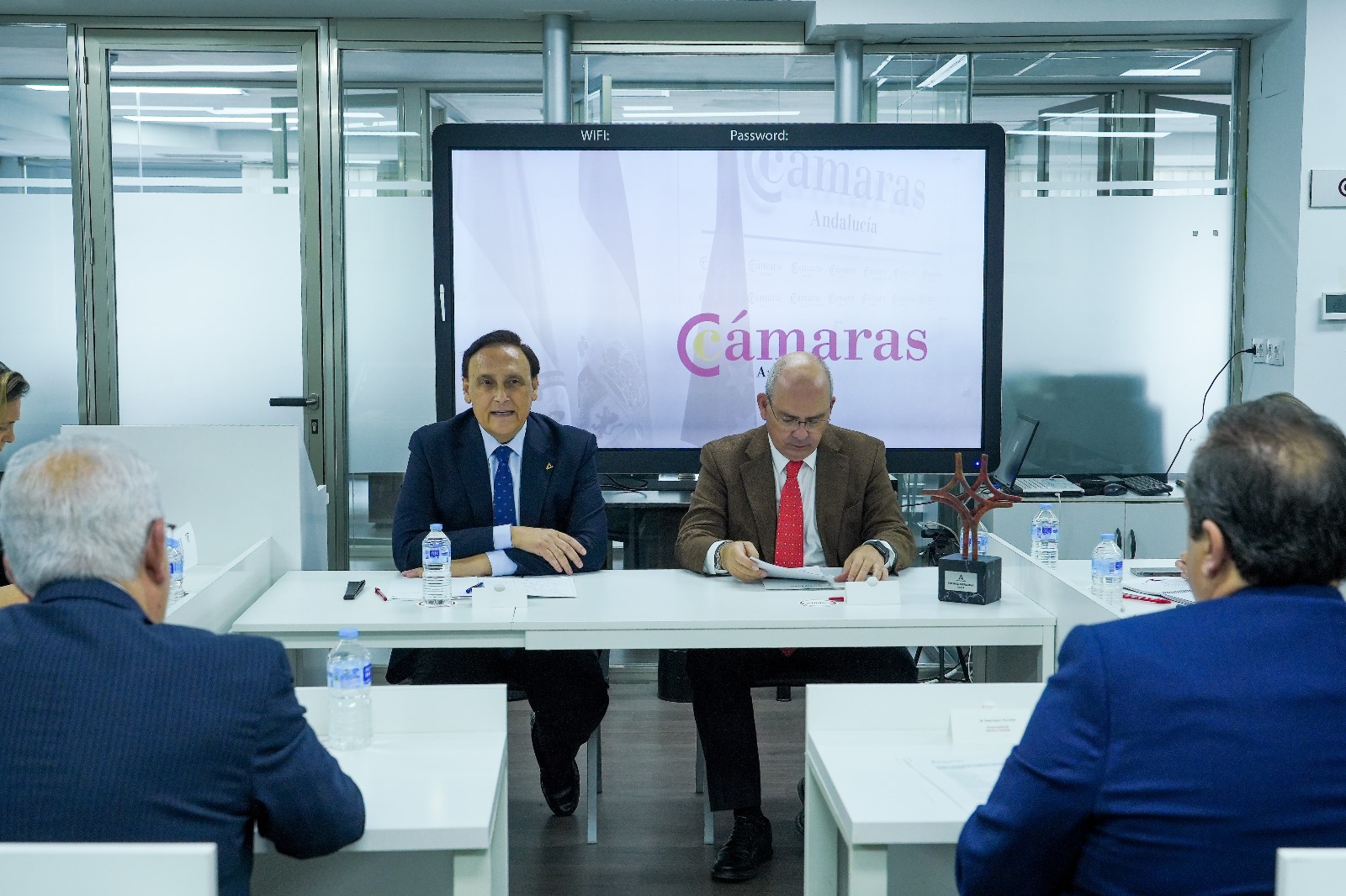 Villamandos visita la sede de las Cámaras andaluzas