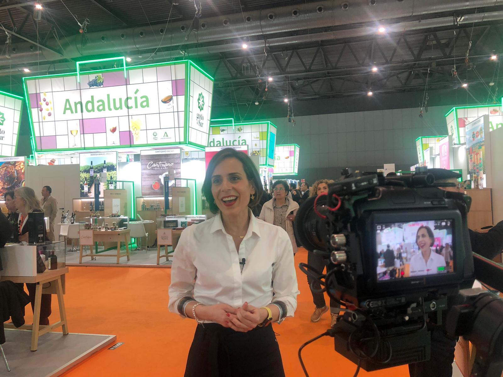 Margarita Cobos en el espacio de Andalucía en Alimentaria.