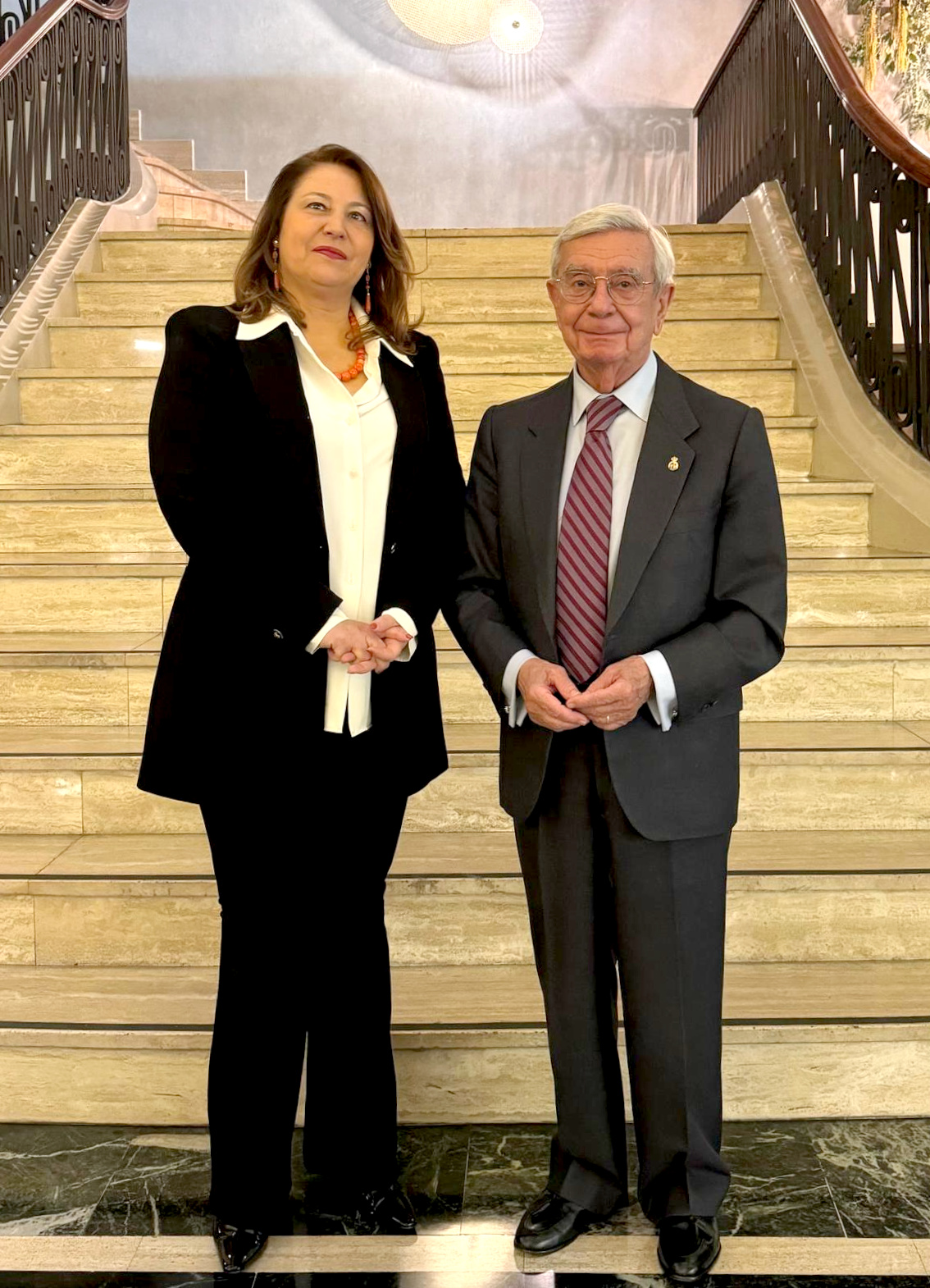 La consejera Carmen Crespo se reúne con el presidente de la Academia Iberoamericana de Gastronomía