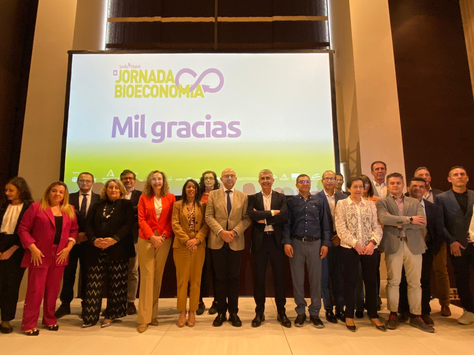 Clausura de la jornada sobre bioeconomía organizada por Cajamar en Sevilla.
