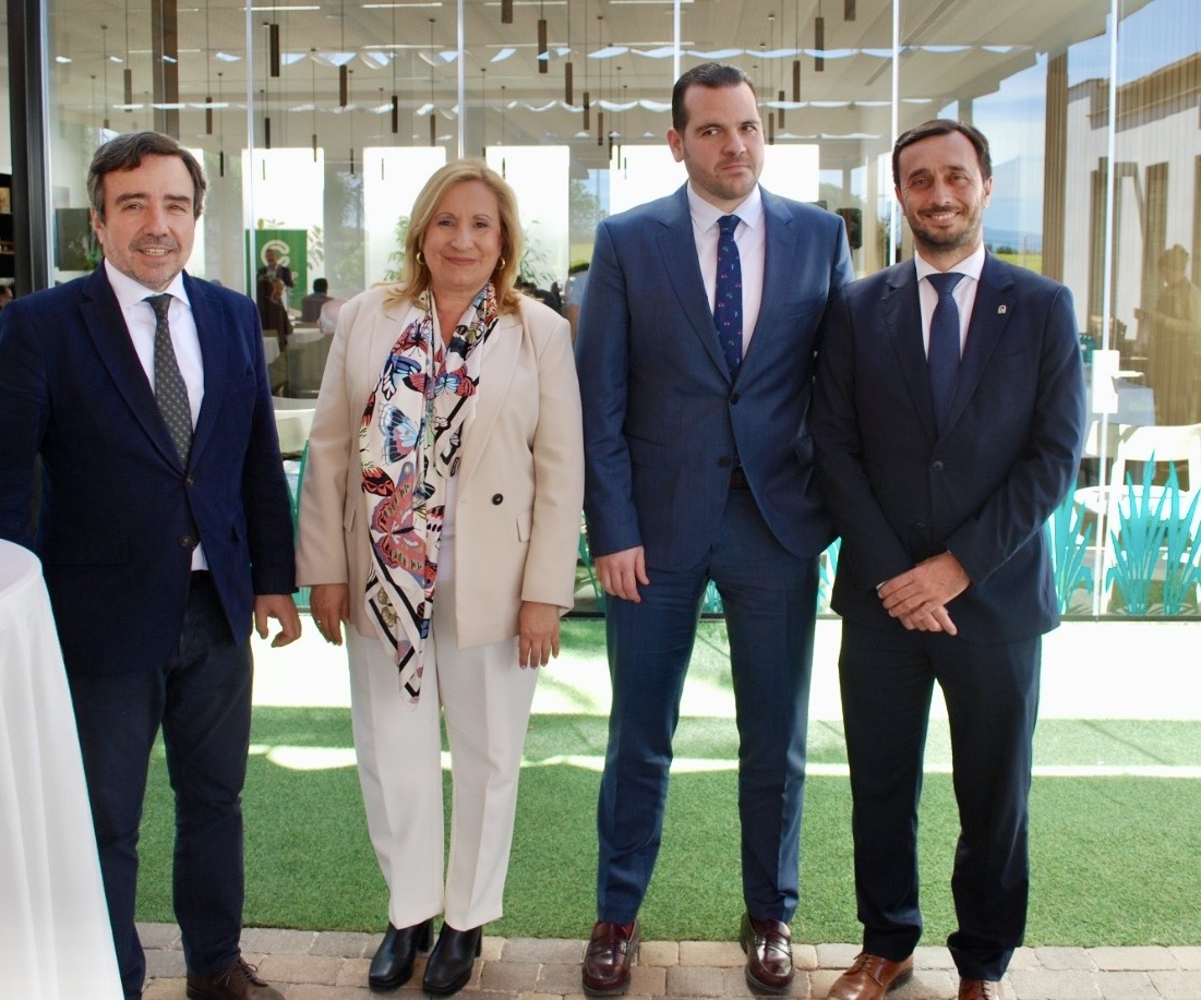 La viceconsejera Consolación Vera ha clausurado la asamblea anual de Ceacop