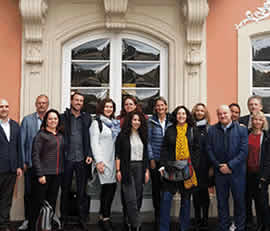 La Agencia de Vivienda y Rehabilitación de la Consejería de Fomento y Vivienda, que está representando a Andalucía en el programa europeo VIOLET, ha participado en el tercero de los encuentros internacionales que se vienen celebrando periódicamente en desarrollo de dicho programa, asistiendo en la ciudad alemana de Schwäbisch Gmünd a las ponencias organizadas para intercambiar experiencias entre los países participantes. El programa Ciudad Amable, que se viene desarrollando por la CFV durante esta legislatu