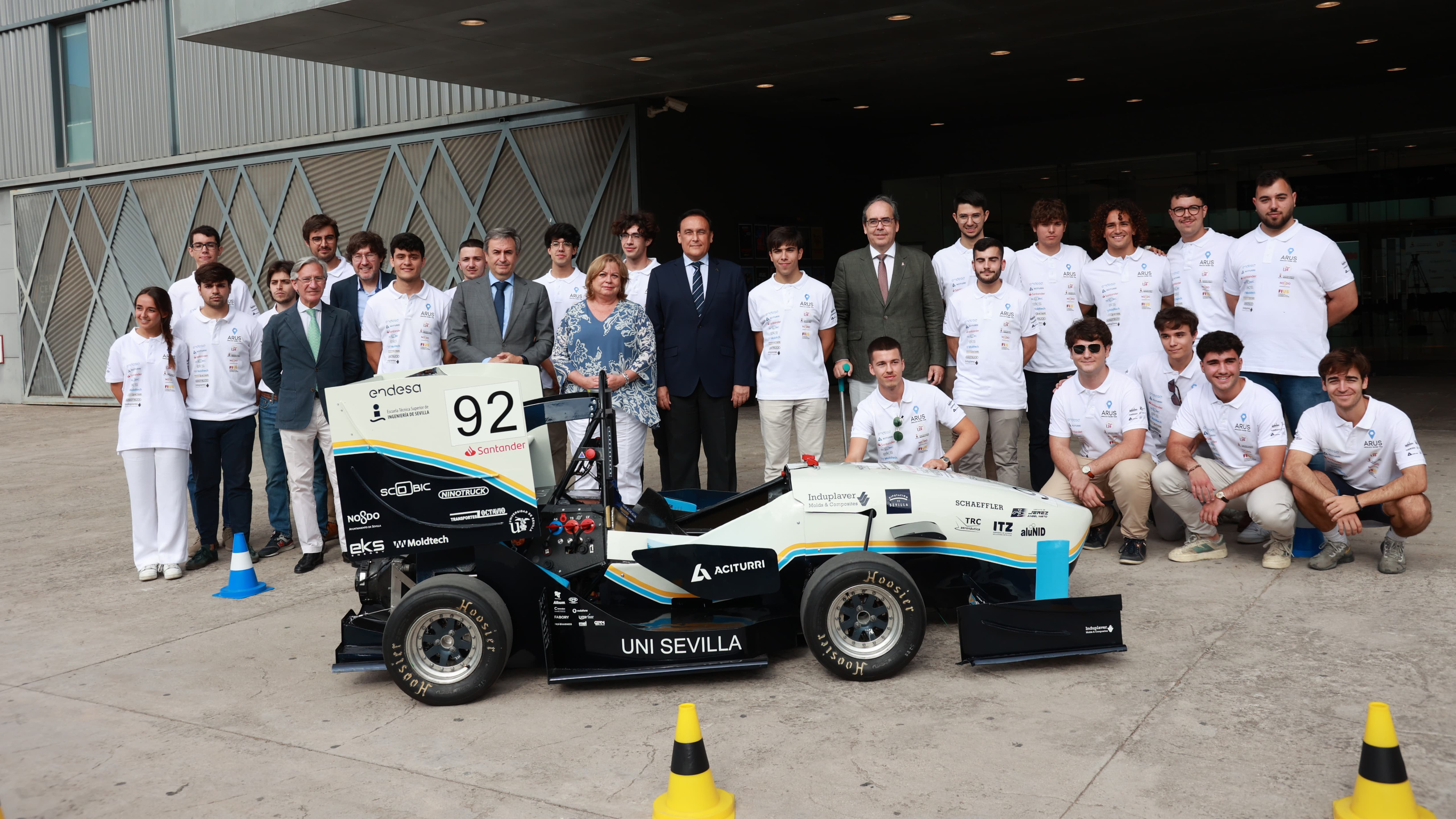 Villamandos durante la presentación del monoplaza ARUS 