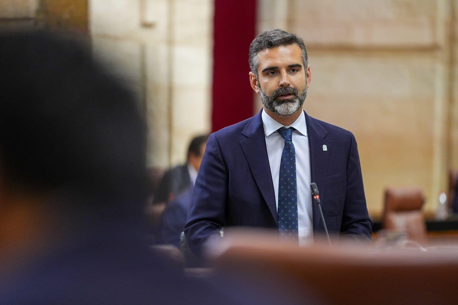 Ramón Fernández-Pacheco, en sesión plenaria en el Parlamento de Andalucía. 