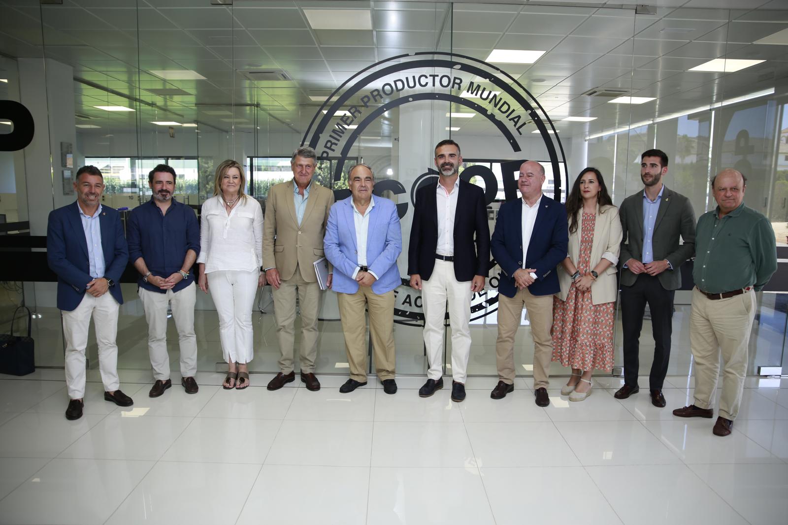 Visita del consejero de Agricultura a Dcoop