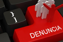 Tecla de teclado roja con la palabra 'denuncia'