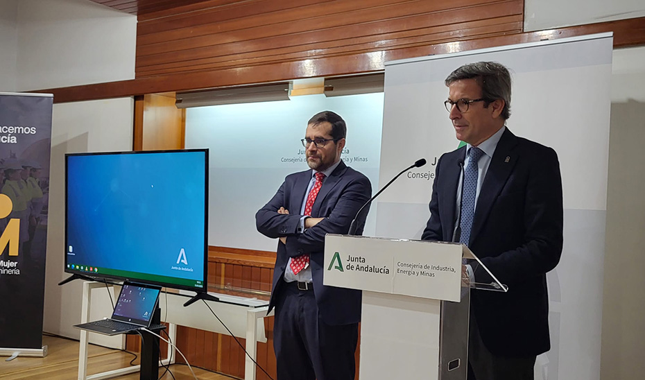 El consejero de Industria, Energía y Minas, Jorge Paradela, en su intervención en la apertura del encuentro donde firmas industriales y mineras han compartido sus planes de igualdad.