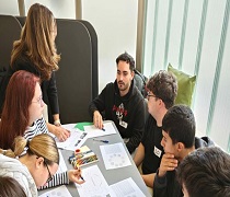 El 53,7% de las empresas están promovidas por mujeres universitarias