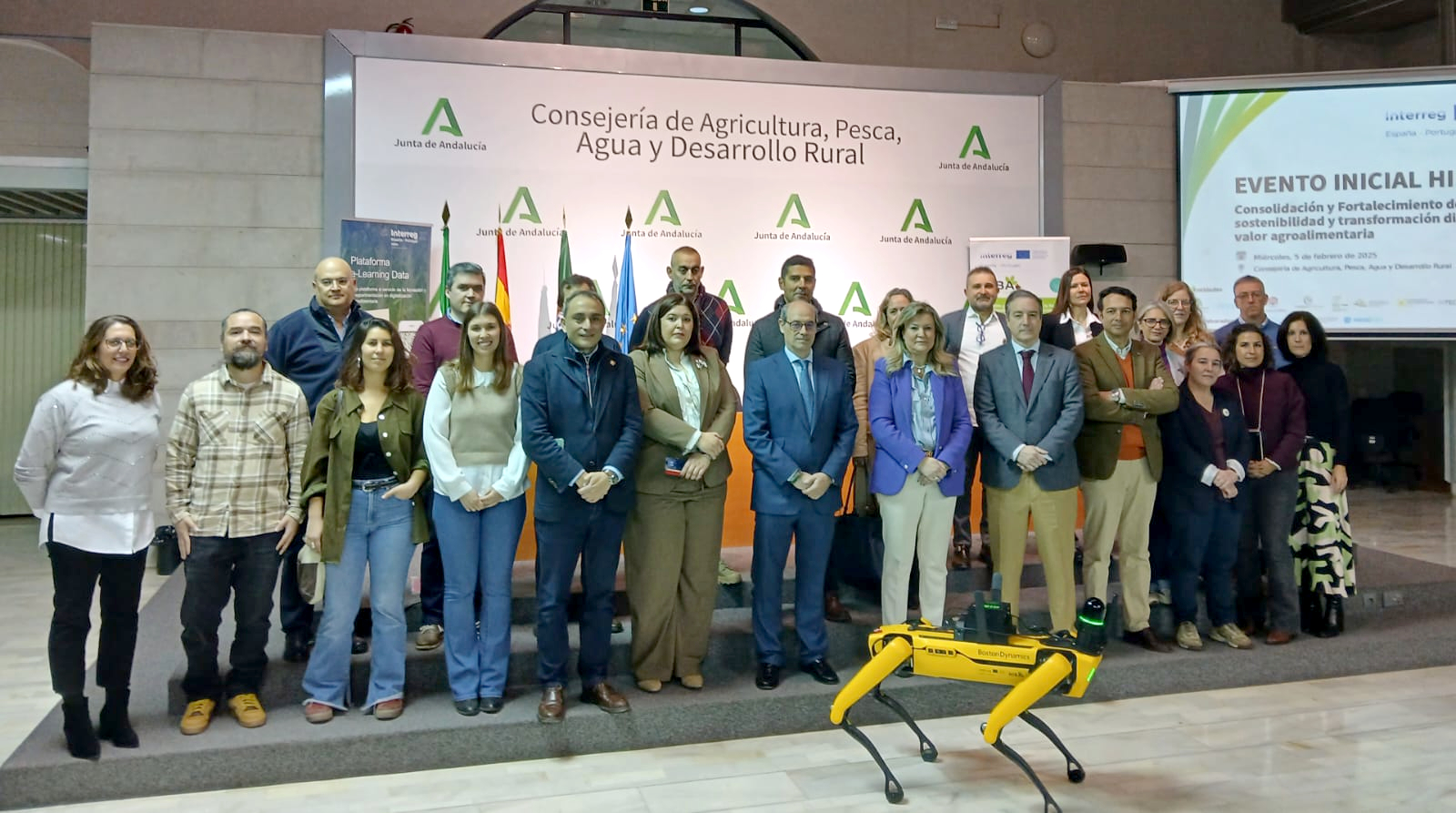 Cristina de Toro junto a representantes de los socios de HIBA+