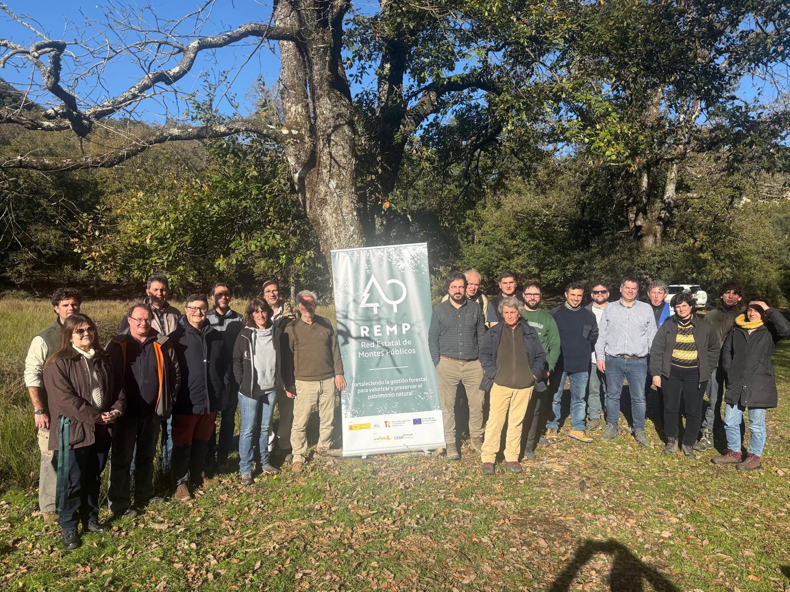 Técnicos forestales y representantes de la industria maderera y vitivinícola en la jornada.