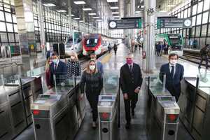 Marifrán Carazo y el presidente de Renfe realizan el trayecto entre la parada inicio de Chiclana y la estación de Cádiz 