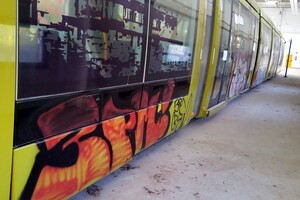 Trenes vandalizados en las cocheras del Tranvía de Jaén.