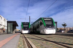 El Trambahía en su recorrido por Chiclana de la Frontera.