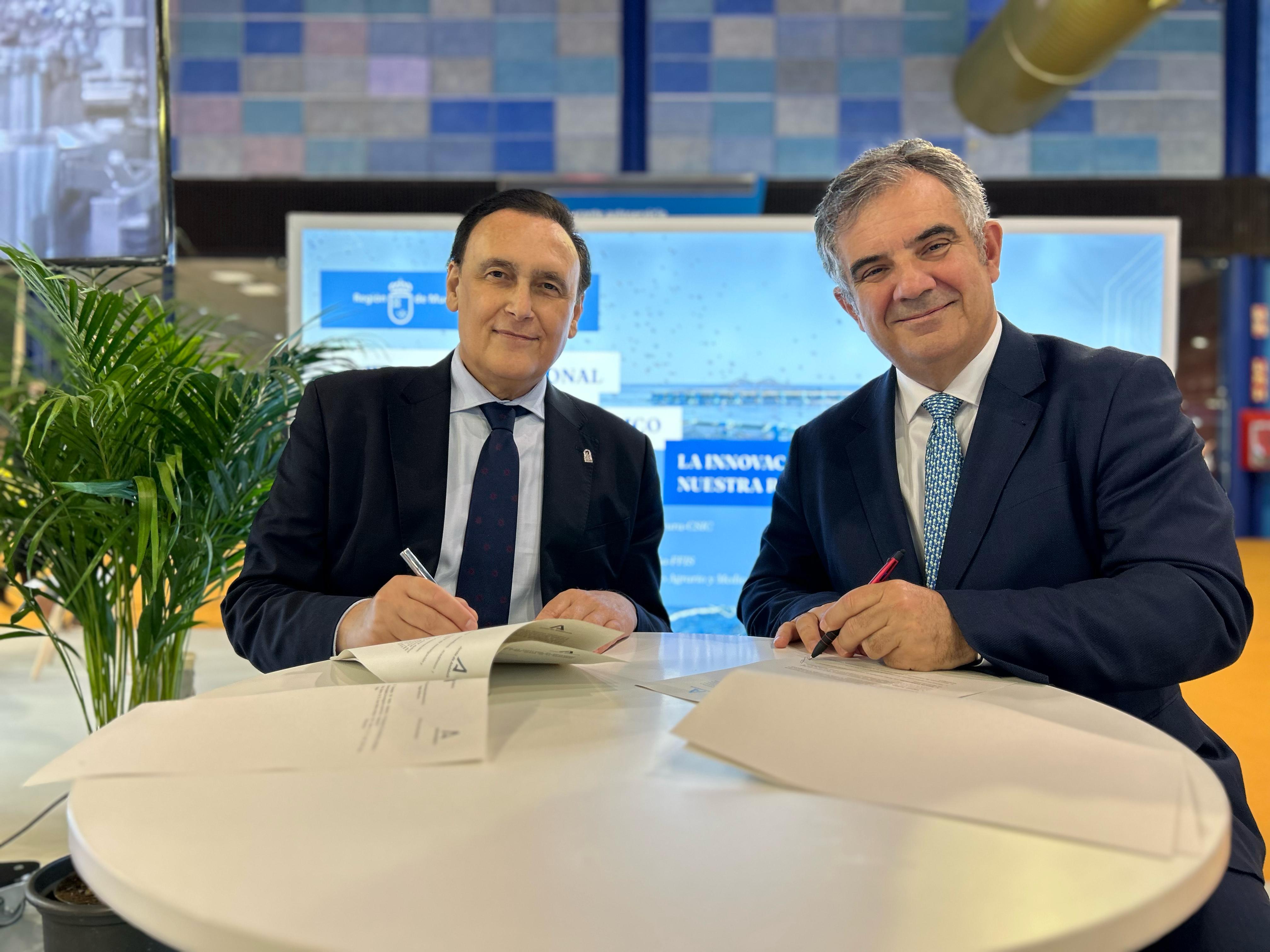 Villamandos junto al consejero de Murcia