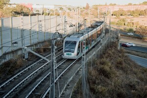 El Metro de Sevilla recibe un notable alto por parte de los usuarios.