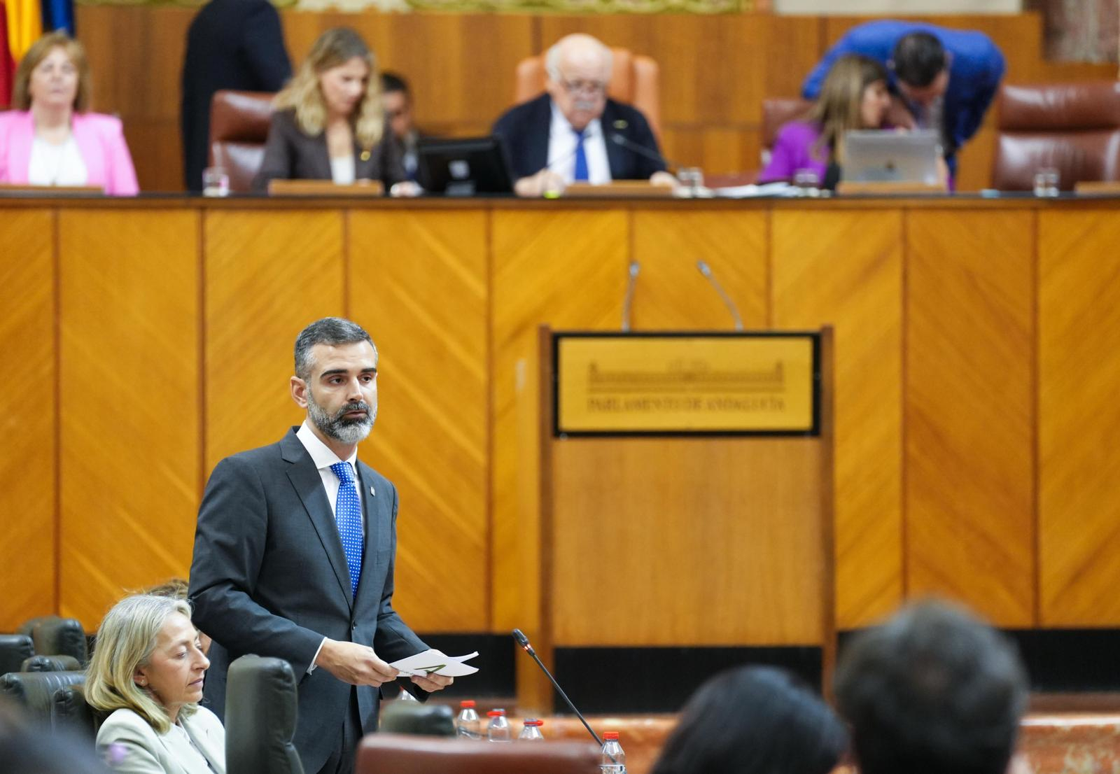 Ramón Fernández-Pacheco durante su intervención en el Parlamento de Andalucía