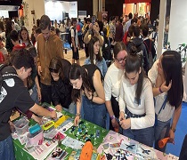 Los jóvenes que han acudido han podido conseguir el Carné Joven