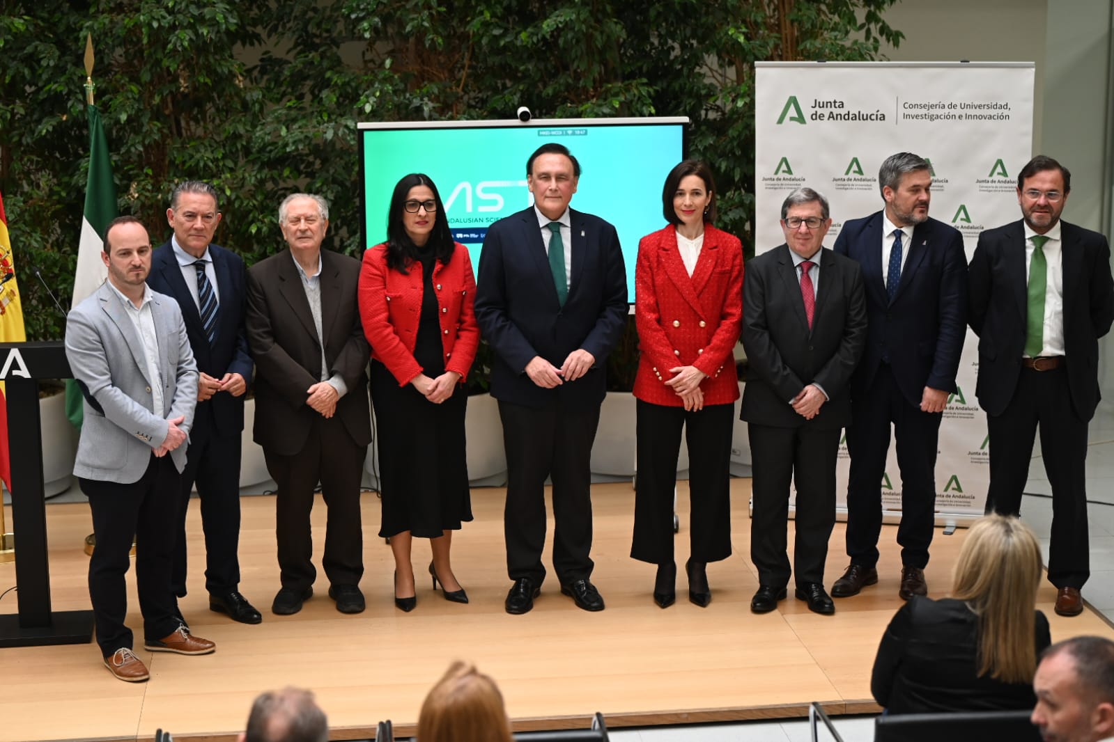 Villamandos junto a los directores de los ocho parques tecnológicos