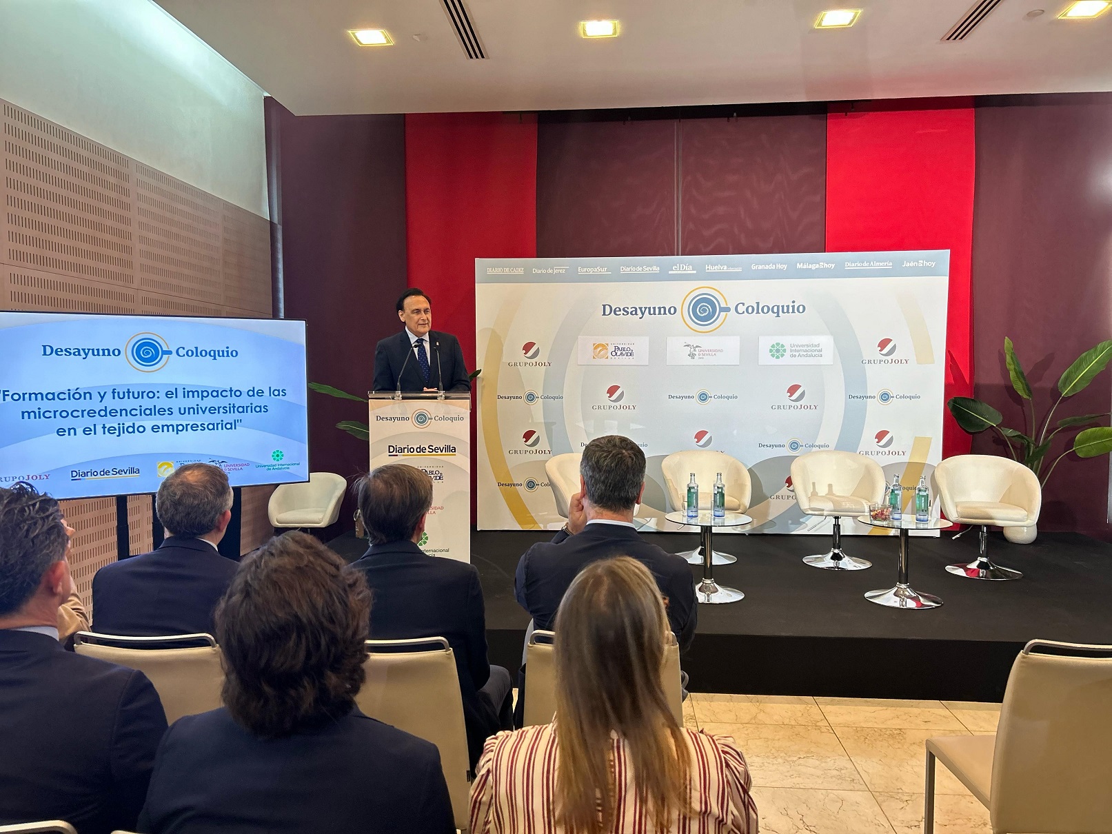 Villamandos en el desayuno del Grupo Joly