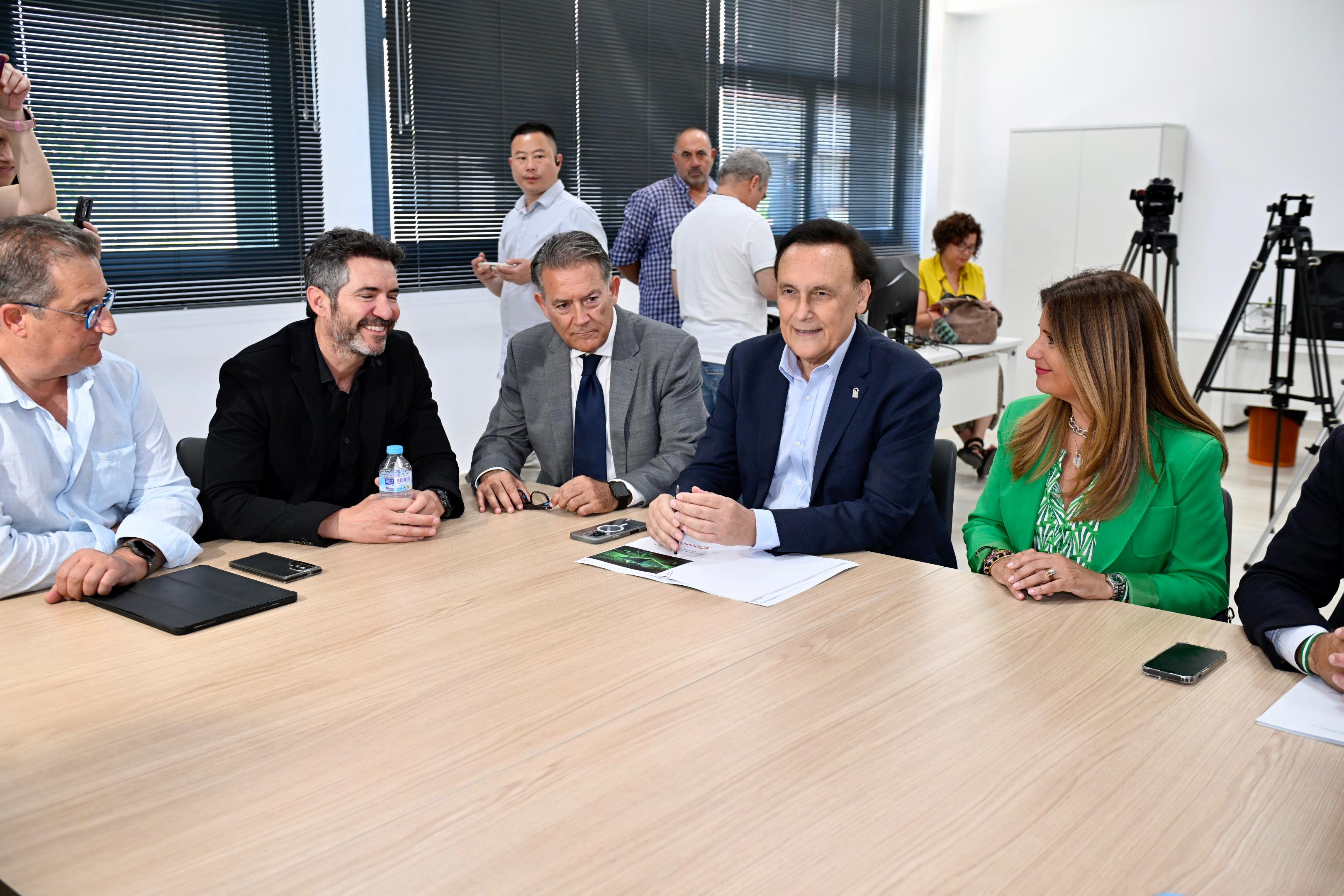 Gómez Villamandos durante la reunión en el Parque Santana 