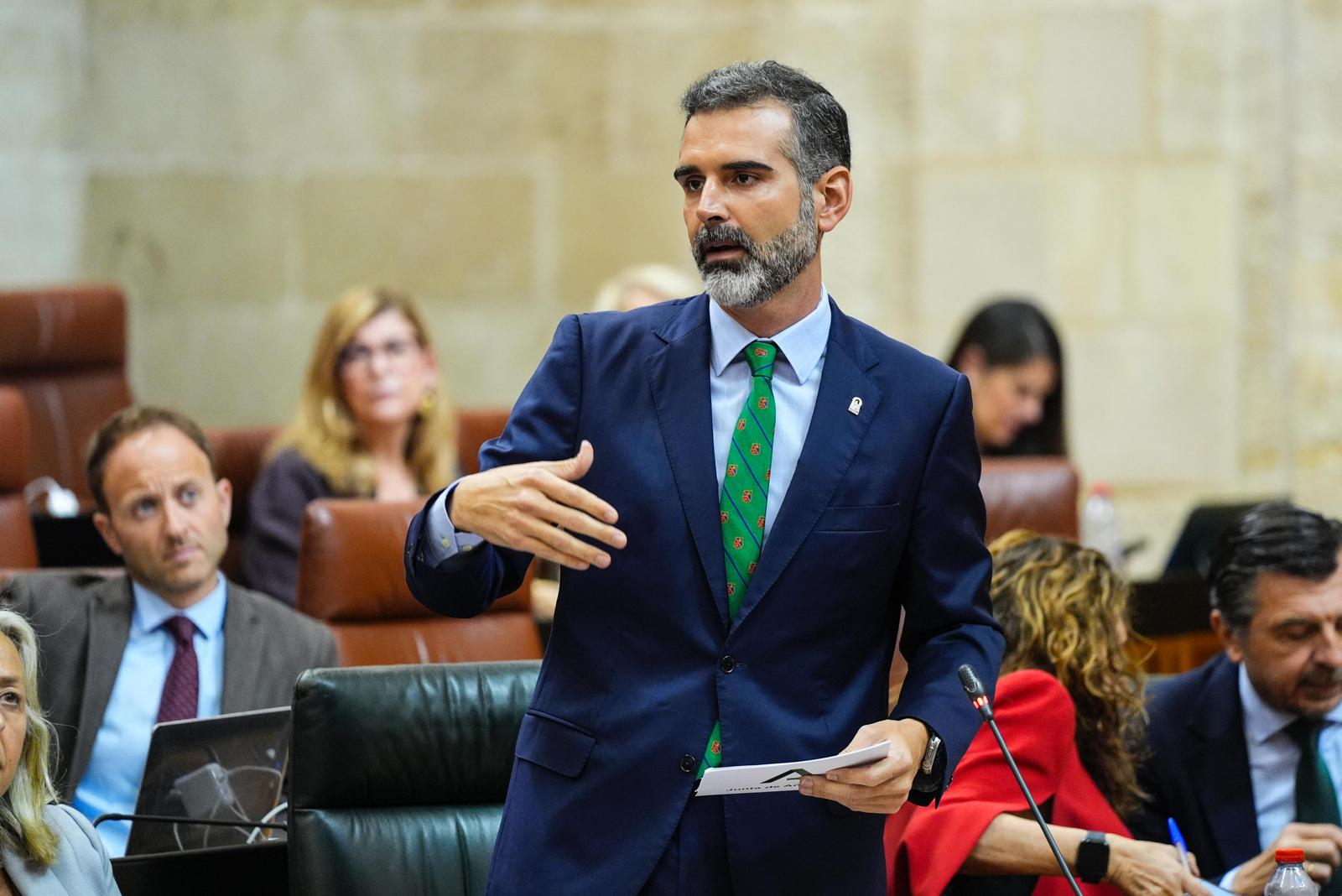 Ramón Fernández-Pacheco durante su intervención en el Parlamento de Andalucía