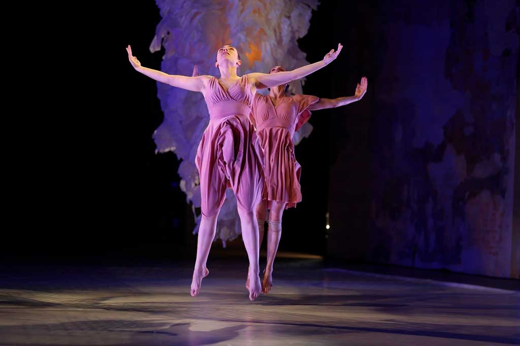 Bailarinas sobre un escenario©CIRAE-Florentino Yamuza