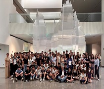 Los alumnos que han participado en la elaboración de este libro en homenaje a sus abuelos