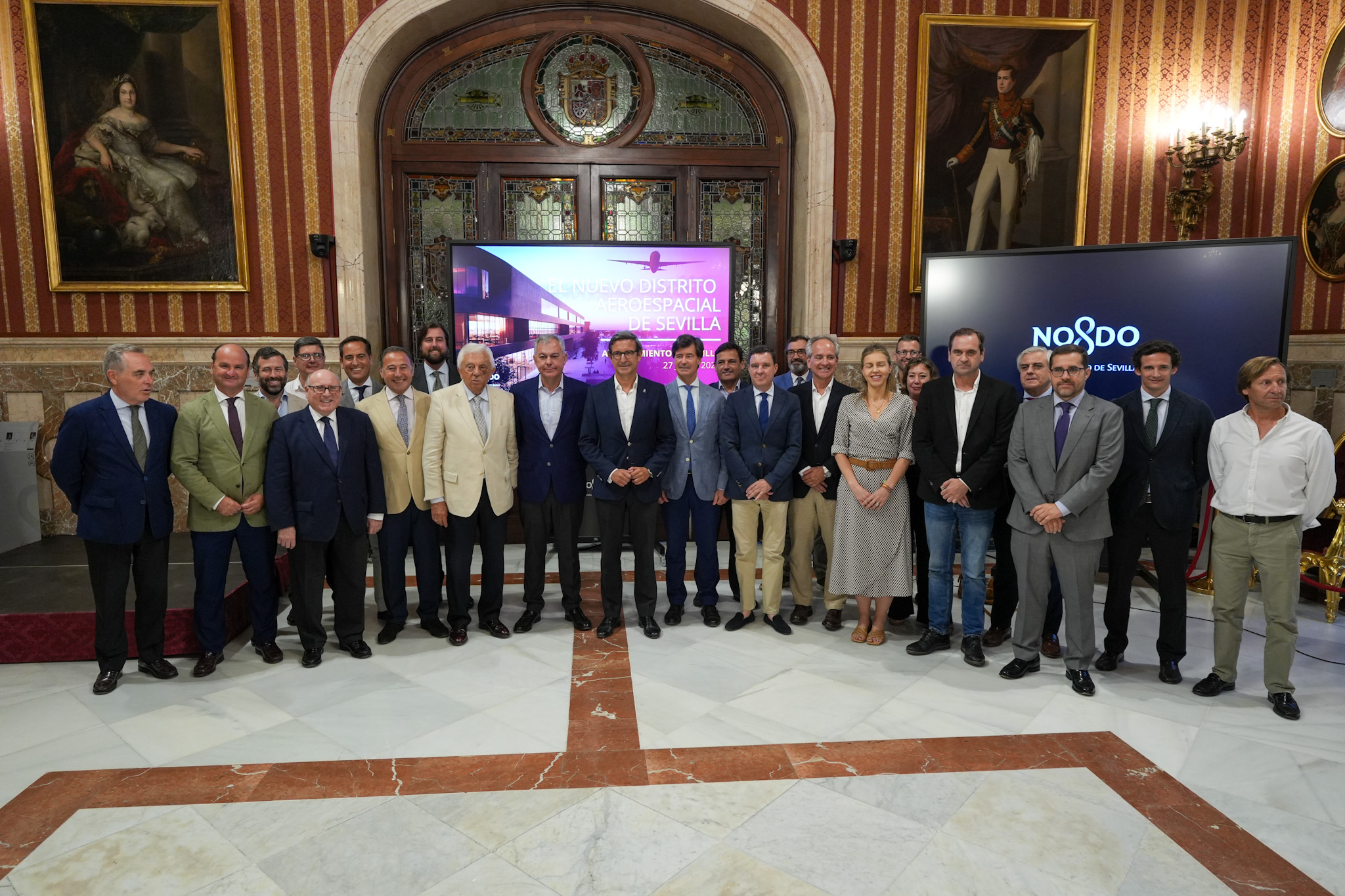 Presentación oficial del distrito aeroespacial de Sevilla en el Ayuntamiento de la capital hispalense.