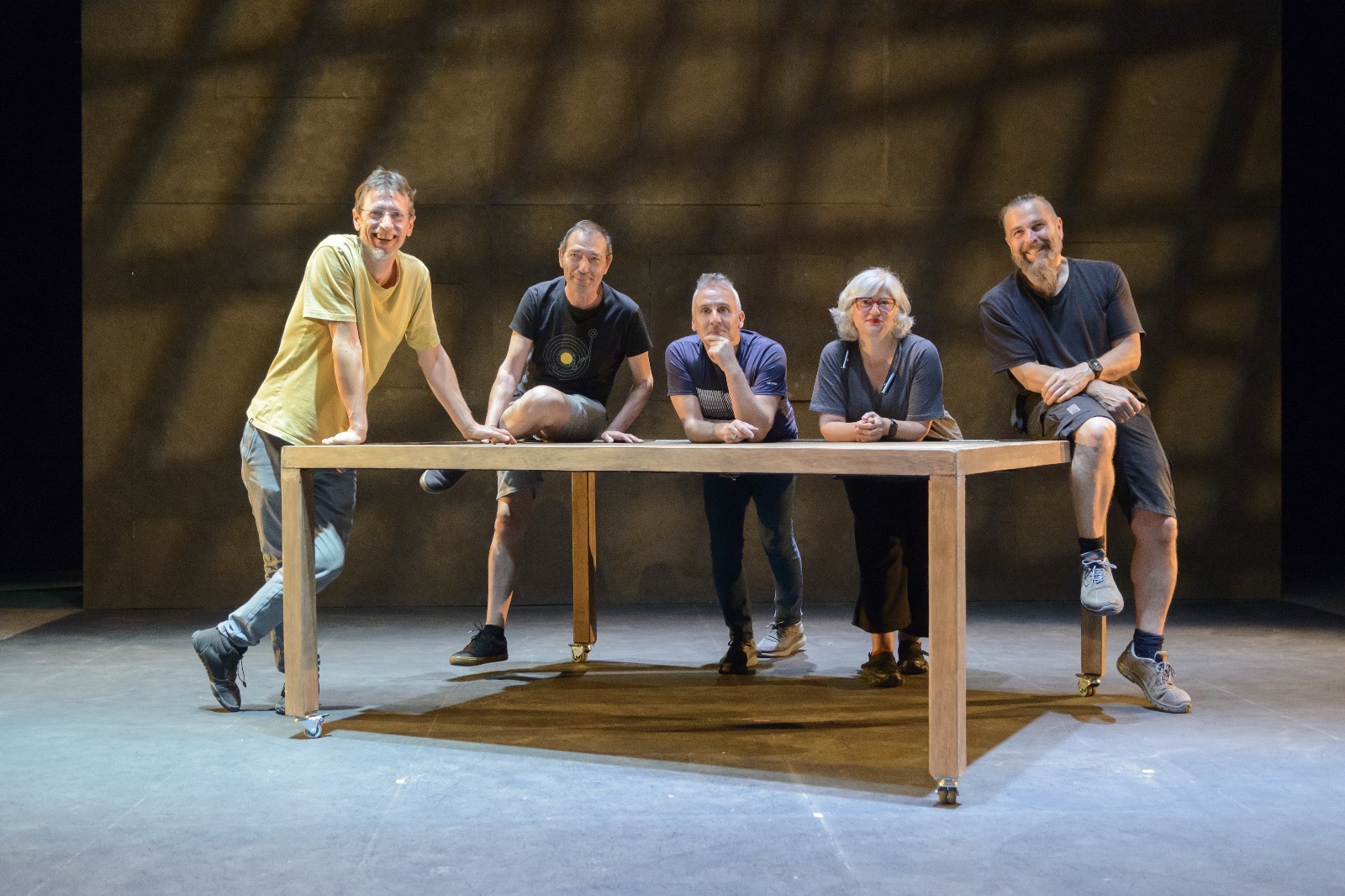  Pié de foto de izquierda a derecha, José R. Morrison (Sonido), Javier F. Casero (Vestuario), José Carrión (Iluminación), Noelia Rosa (Dirección) y Fabián Huertes (Escenografía)