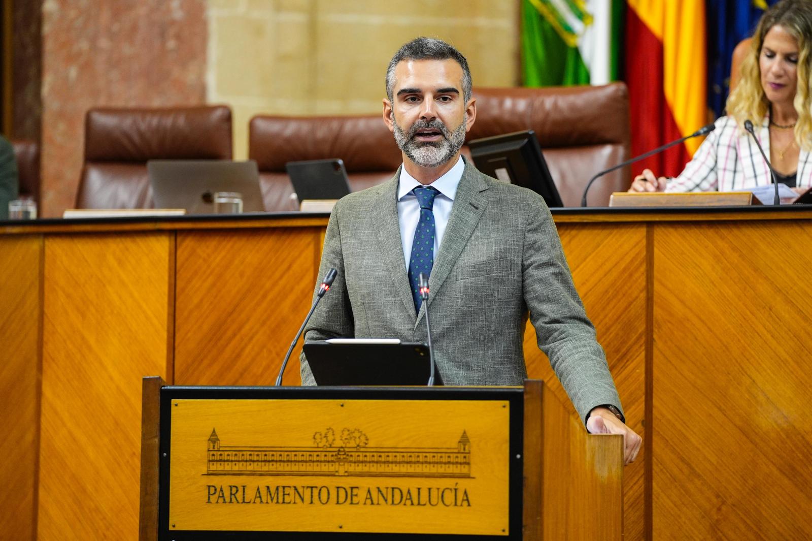 El consejero de Agricultura en el Parlamento